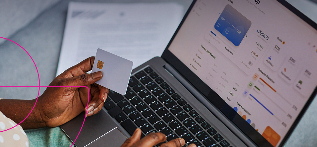 Usuarios utilizando Zonas WiFi en bancos como parte de la transformación digital financiera